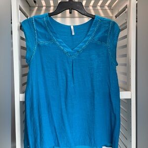 Passports medium, turquoise gauze boho top